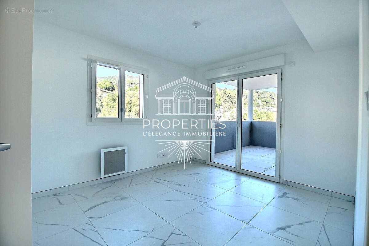 Appartement à BORMES-LES-MIMOSAS
