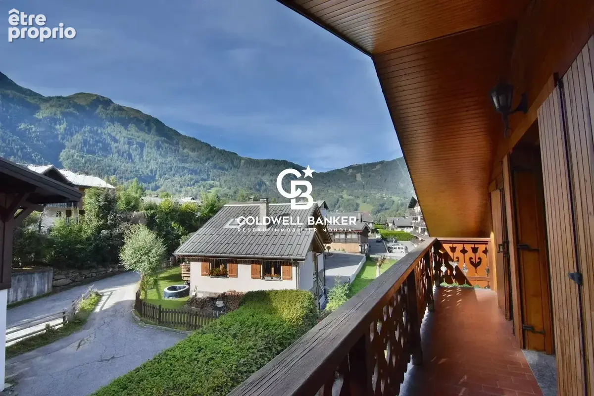 Appartement en dernier étage avec balcons - 81 m² au total (40 m² loi carrez) - Les Houches centre - photo 7