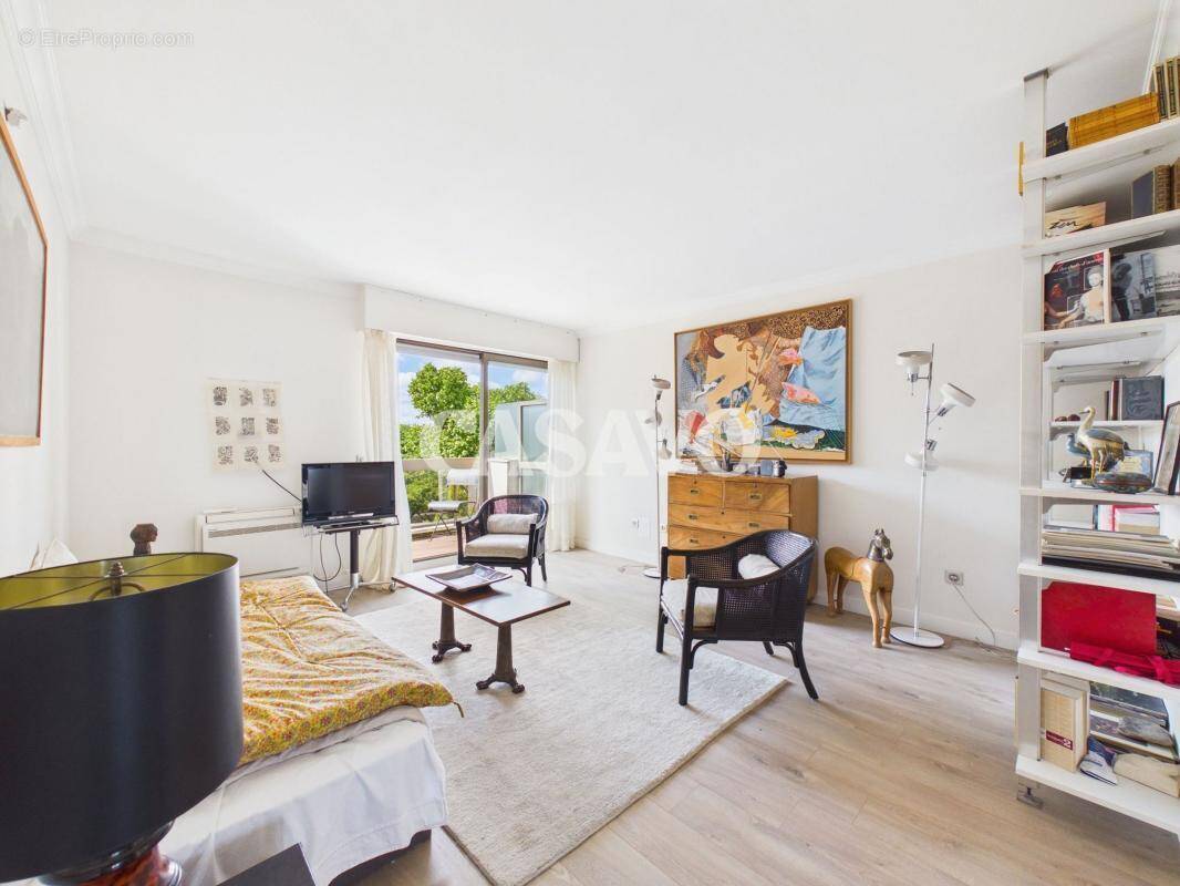 Appartement à NEUILLY-SUR-SEINE