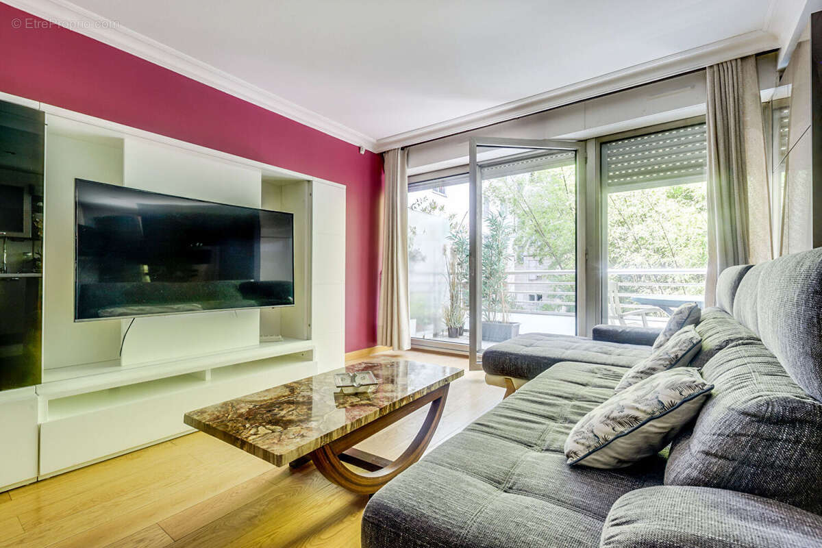 Appartement à PARIS-14E