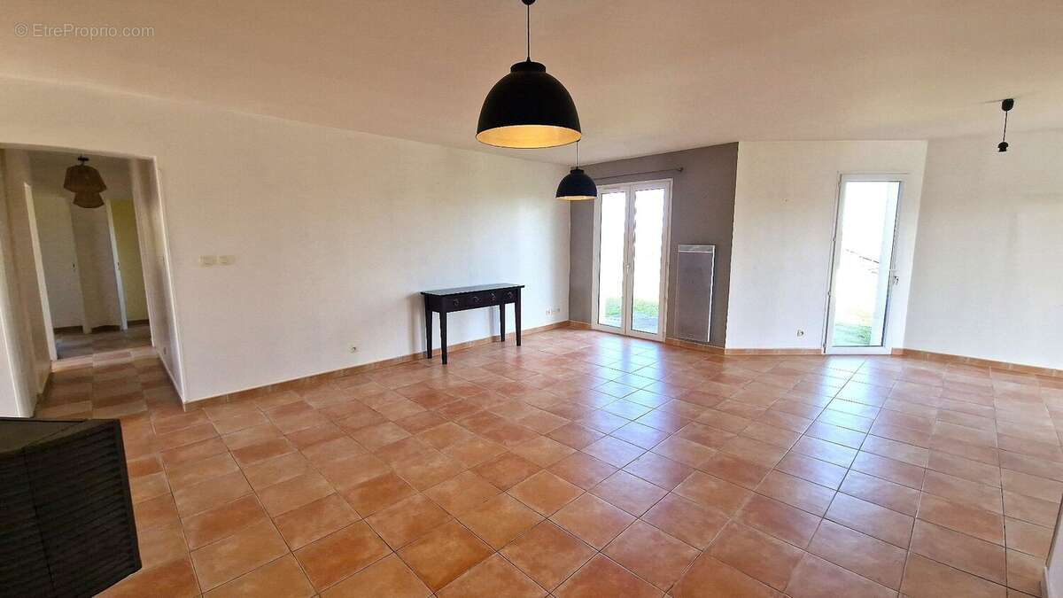 CIEURAC  Une maison où le printemps prend tout son sens - photo 16