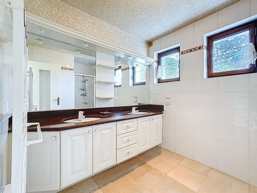 Maison à CHENS-SUR-LEMAN