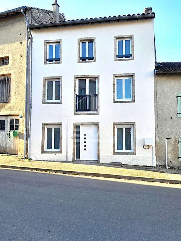 Autre à SAINT-PIERRE-DU-CHAMP
