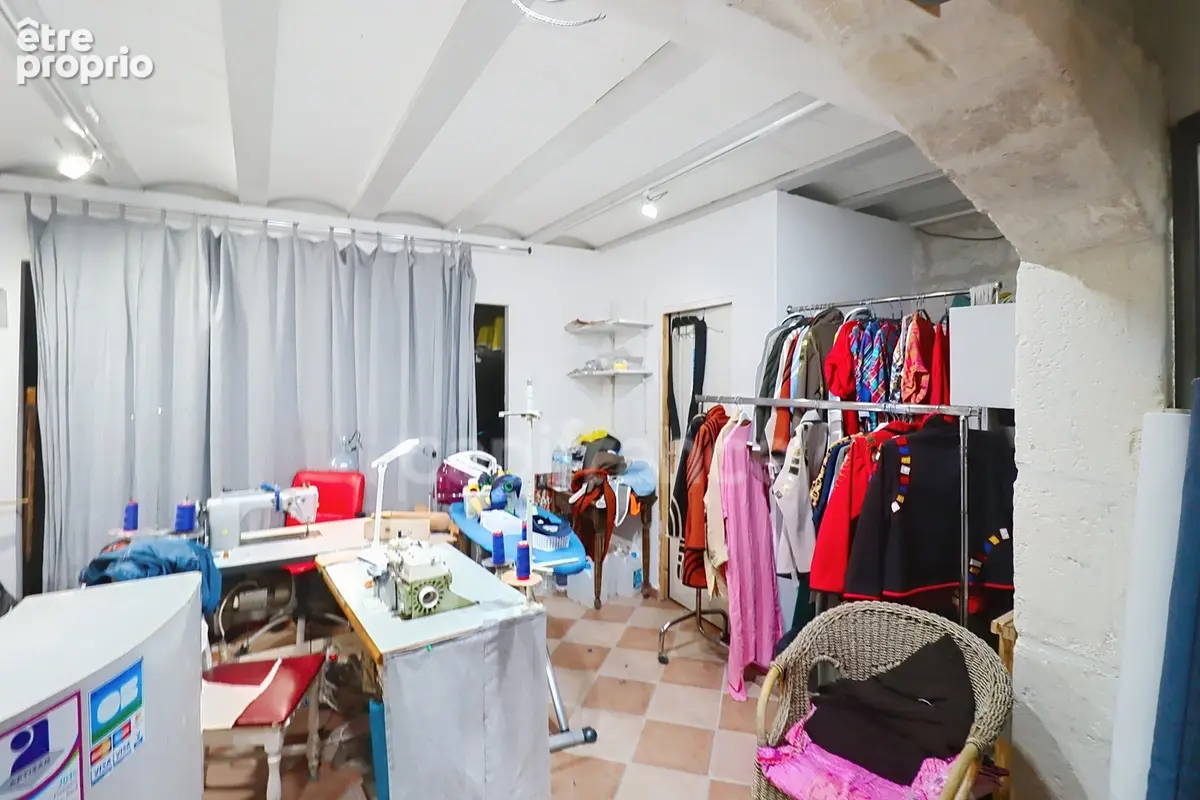 GARD (30) AIGUES−MORTES (30200) À Vendre dans la Cité Murs commerciaux Local de 115 m² qui seront libre d'occupation - photo 6