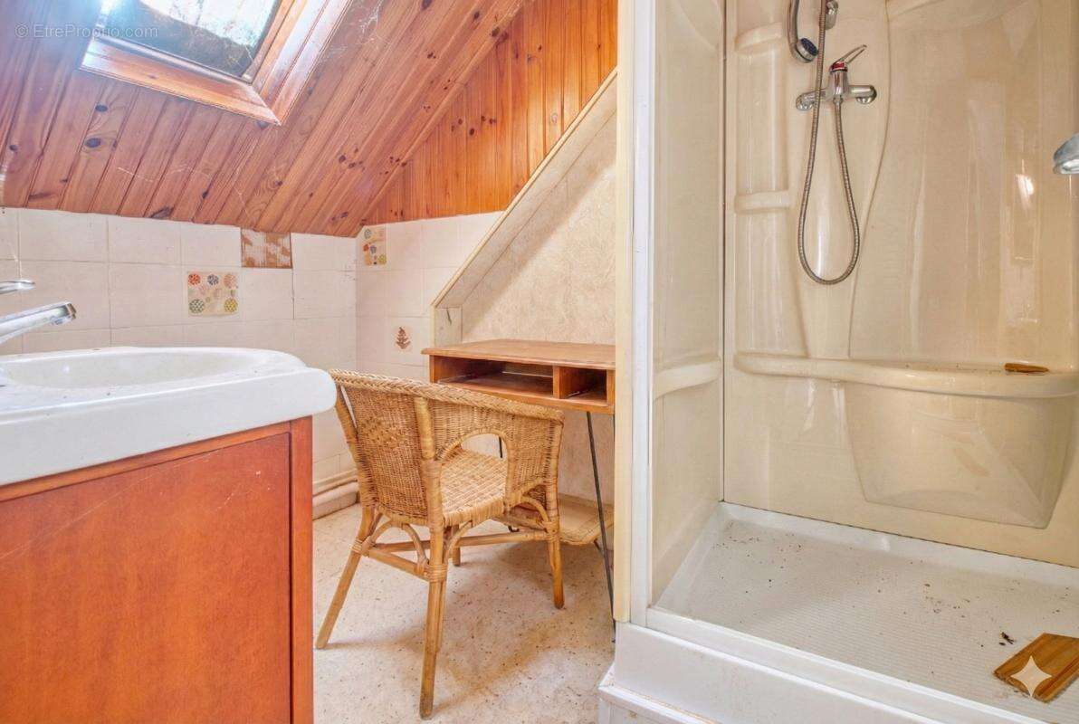 Maison à LA ROCHE-CANILLAC