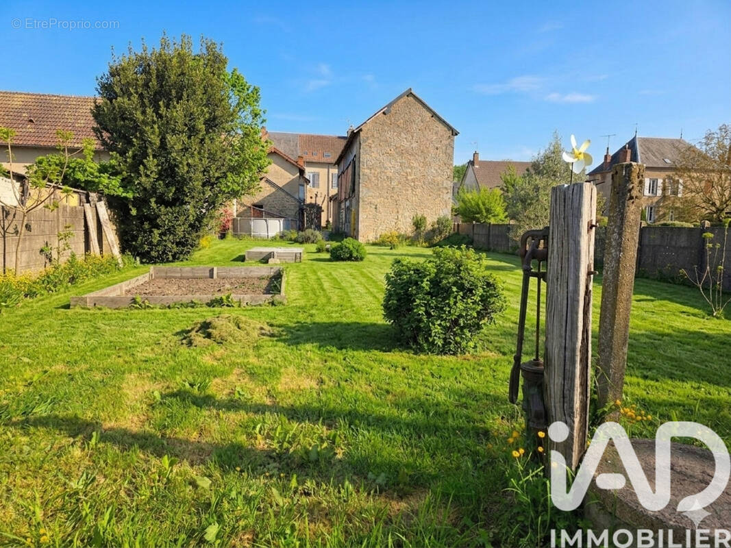 Photo 1 - Maison à LUZY