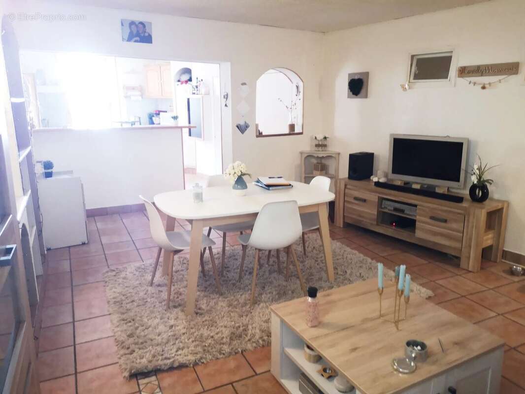 Appartement à SALERNES