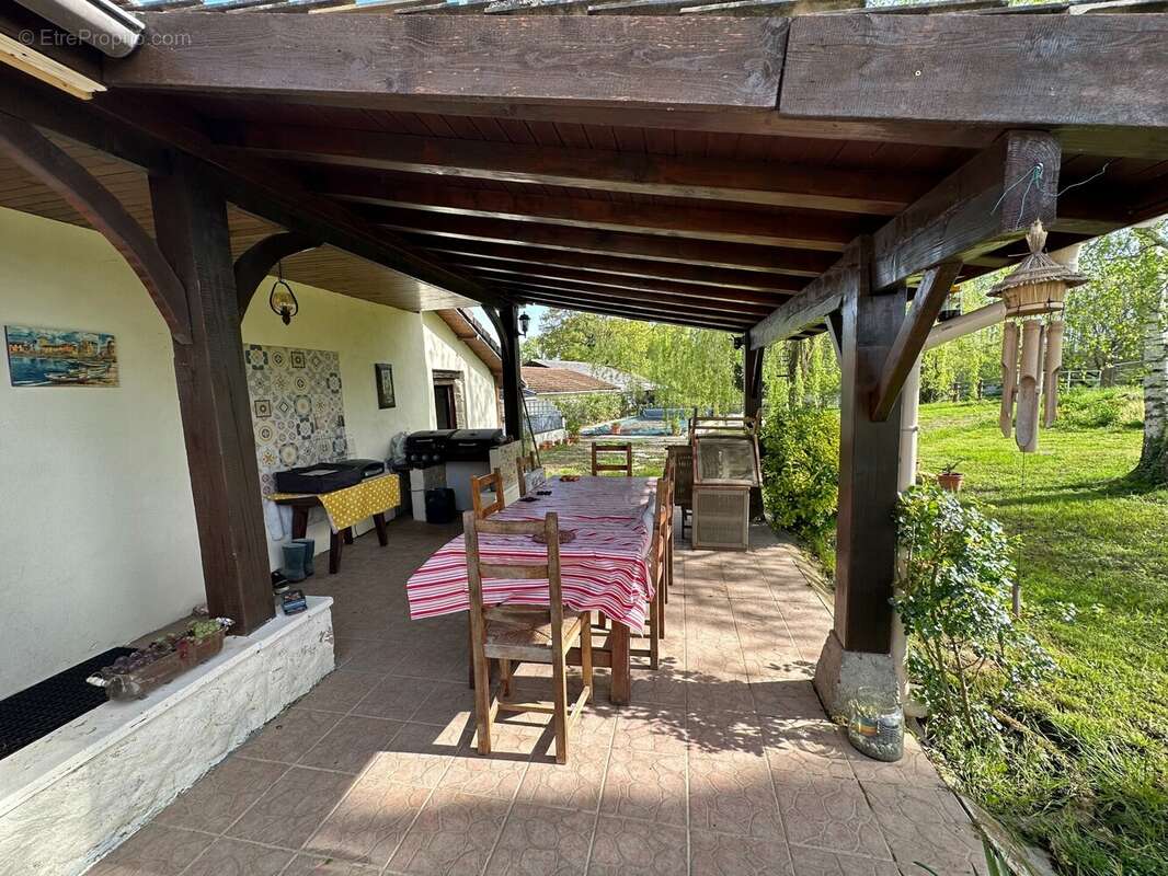 Maison à L'ABERGEMENT-SAINTE-COLOMBE