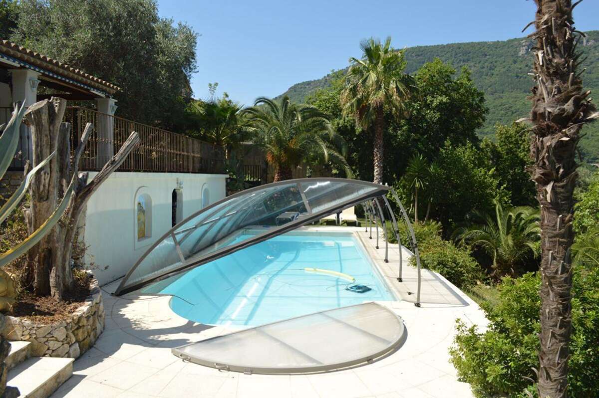 PROPRIETE 190 M²  constituée de 2 appartements + studio indépendant- piscine et pool-house , superbe vue panoramique - photo 14