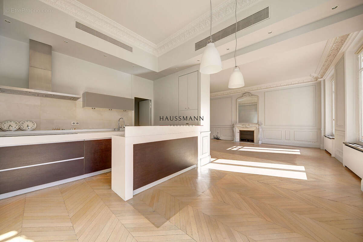 Appartement à PARIS-8E