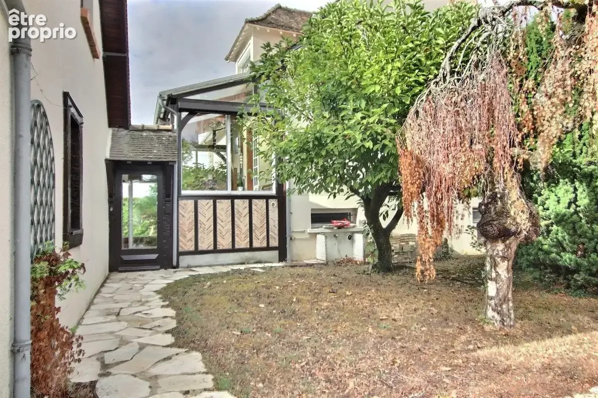 Mehun-sur-yèvre – ensemble immobilier atypique avec annexe et grand terrain - photo 21