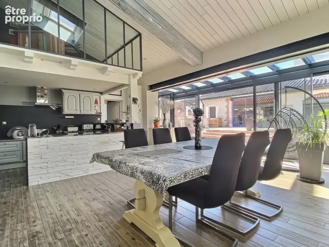 Maison avec piscine, jacuzzi et beaux espaces annexes - photo 3