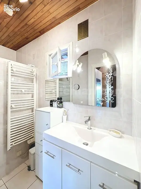 Chalet_individuelle_Machilly_calme_frontiere_suisse_geneve_salon_sejour_cuisine_terrain_terrasse_jardin