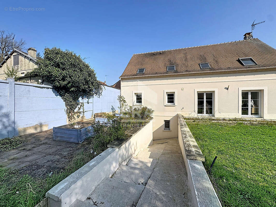 Maison à LAMORLAYE