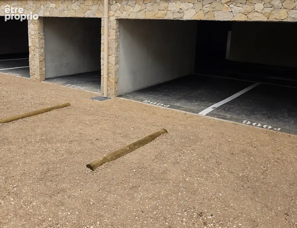 Parking à PEYMEINADE