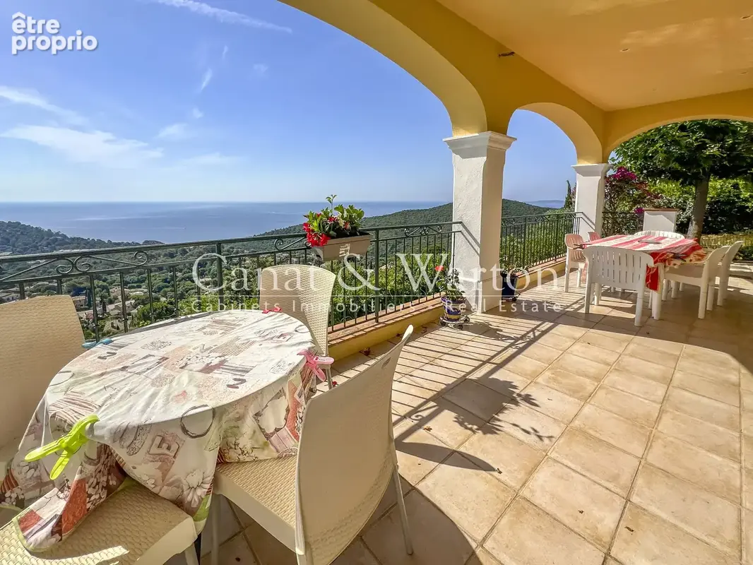 Villa récente avec une vue panoramique sur la baie de cavalaire - photo 2