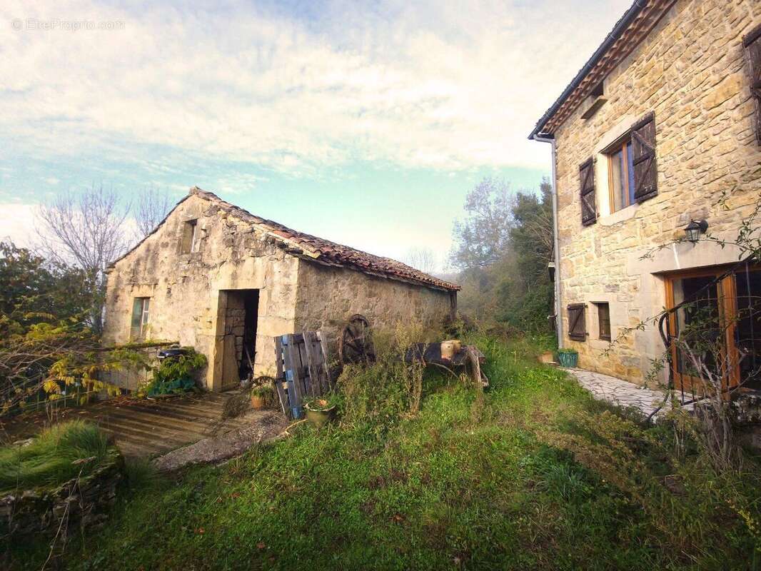 Maison et dépendances dans un hameau, secteur de Verfeil - photo 3