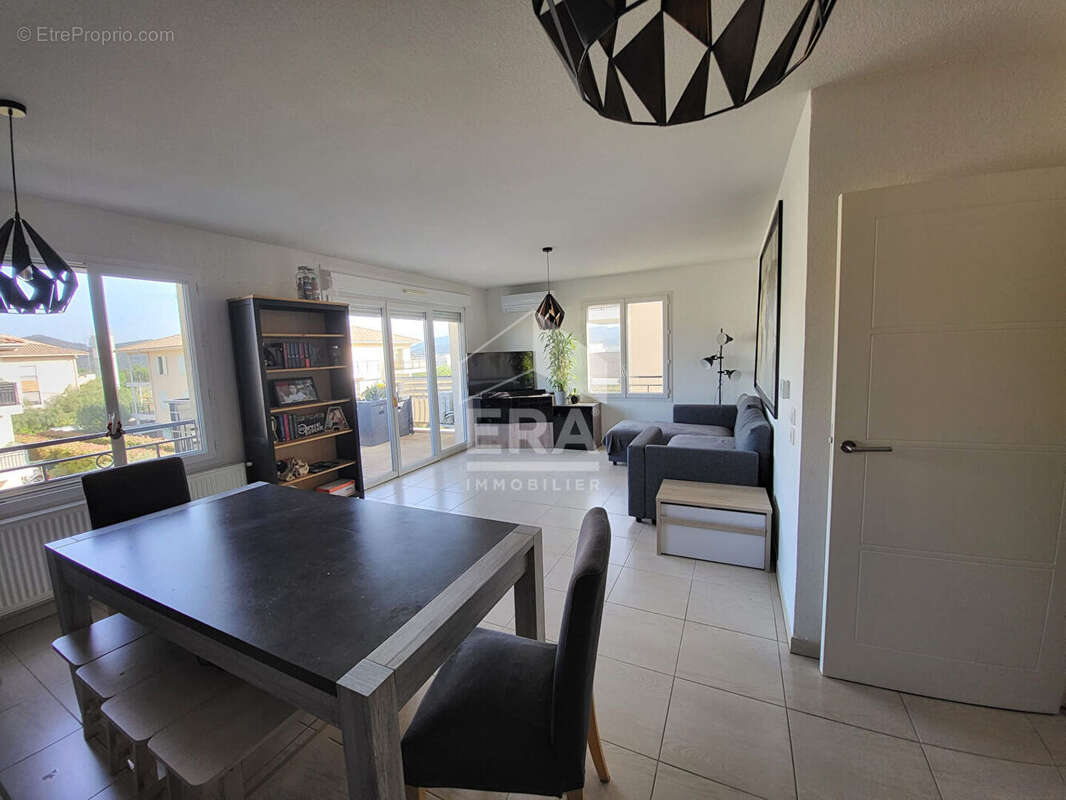 Appartement à LE MUY
