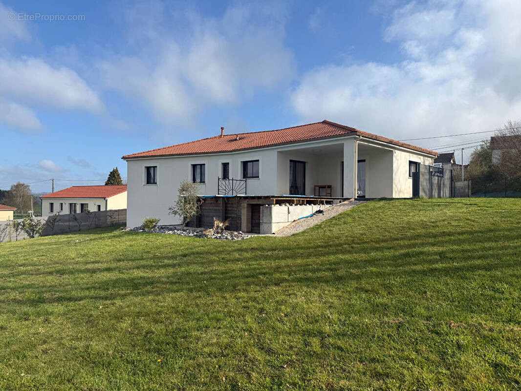 Maison à SAINT-LEONARD-DE-NOBLAT