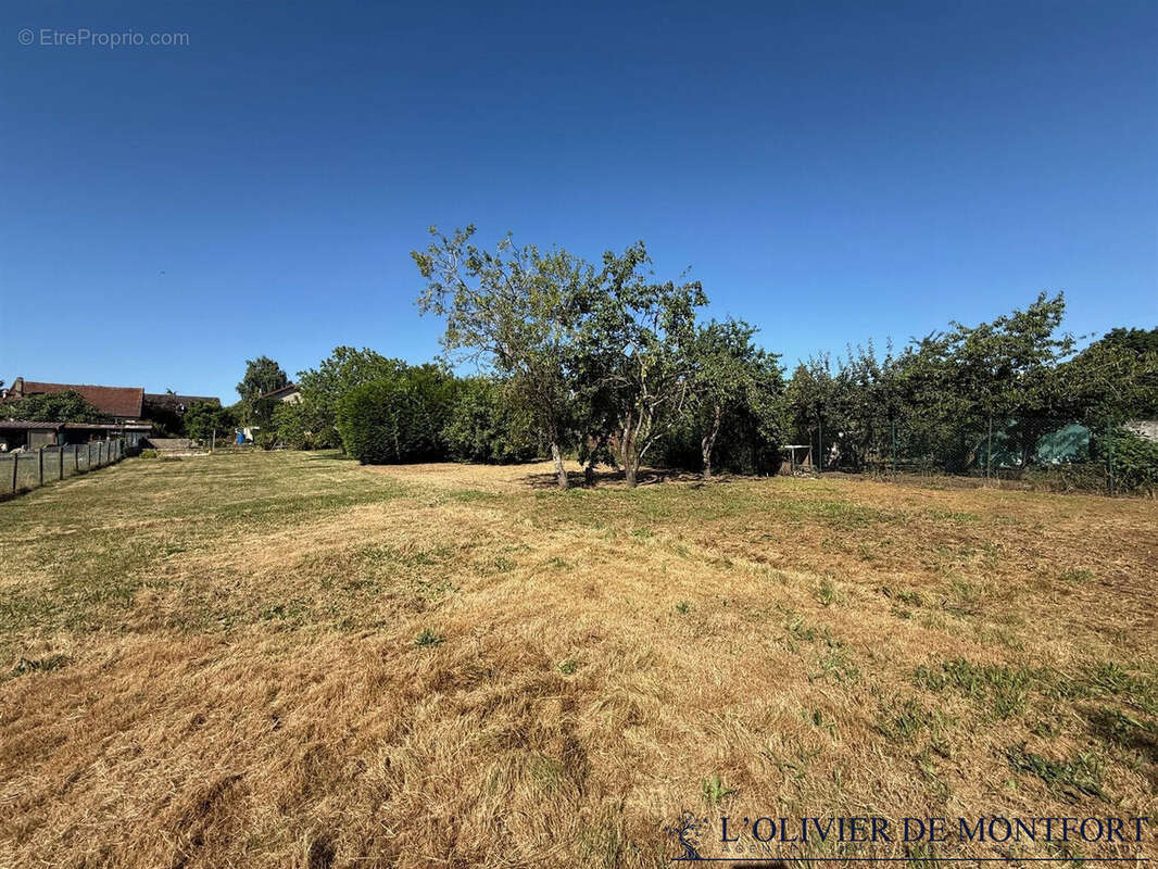 Terrain à MONTFORT-L'AMAURY
