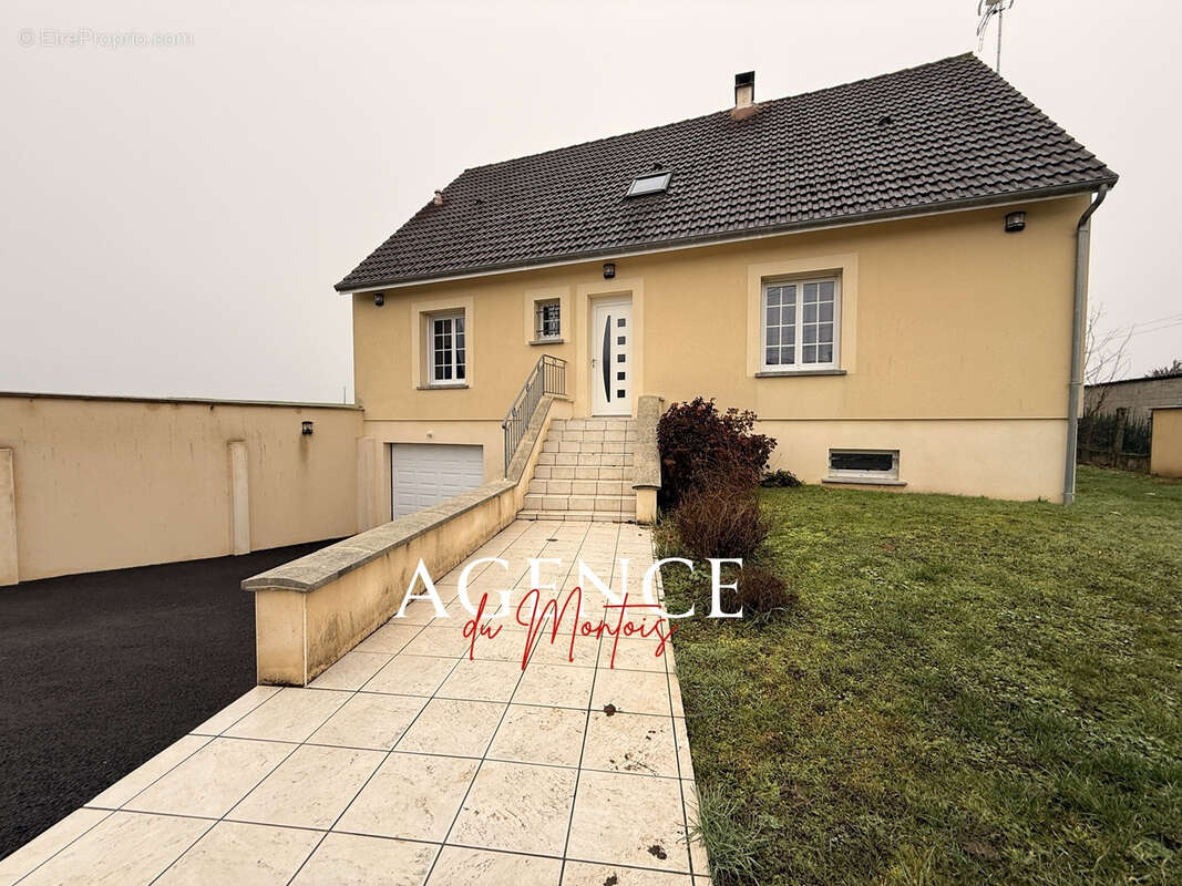 Maison à LONGUEVILLE