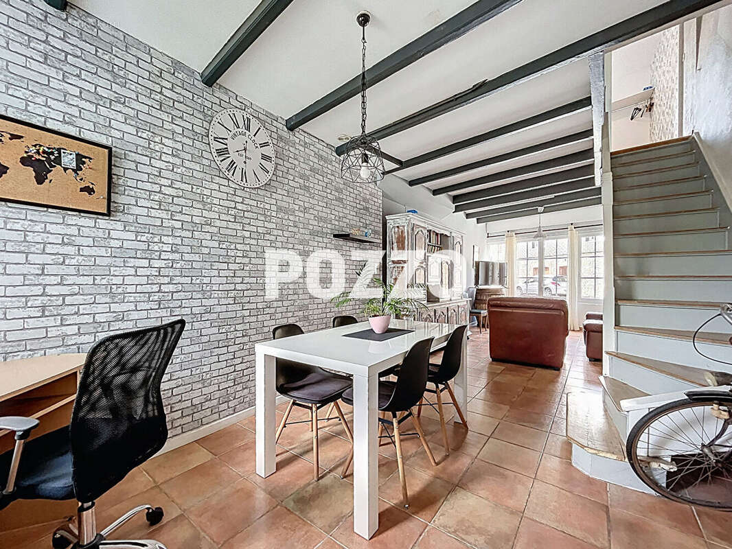 Maison 6 pièces à Genêts : 3 logements communicants avec beau potentiel locatif - photo 2