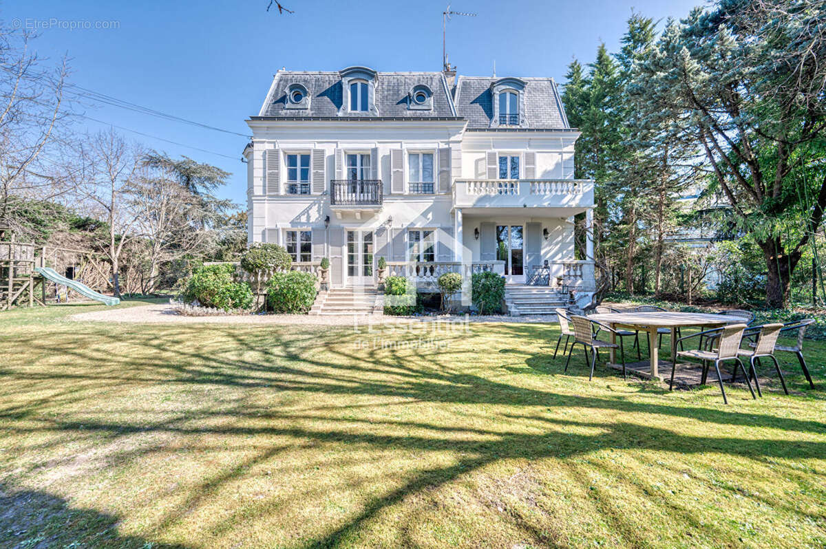 Maison à MAISONS-LAFFITTE