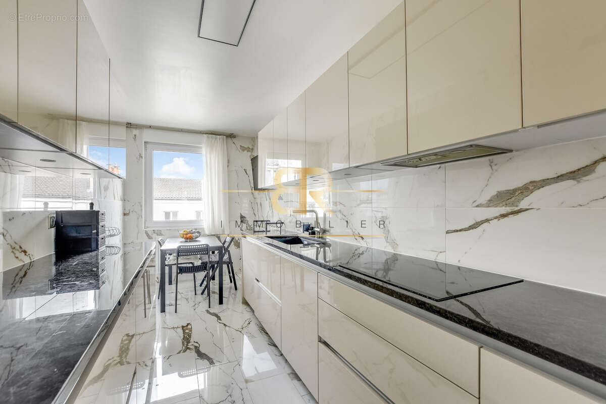 Appartement à CHARENTON-LE-PONT