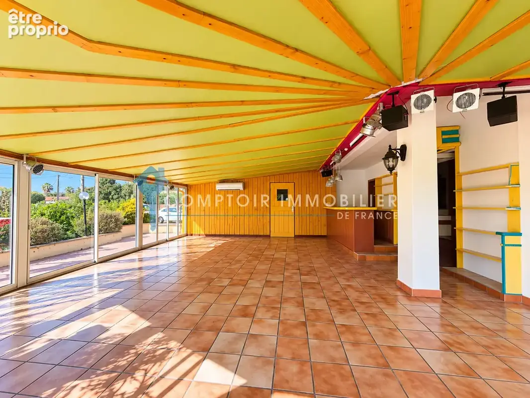 Marignane   ensemble immobilier à fort potentiel de 348 m2   ancien restaurant, maison t5 et terrain de 973 m2 - photo 5