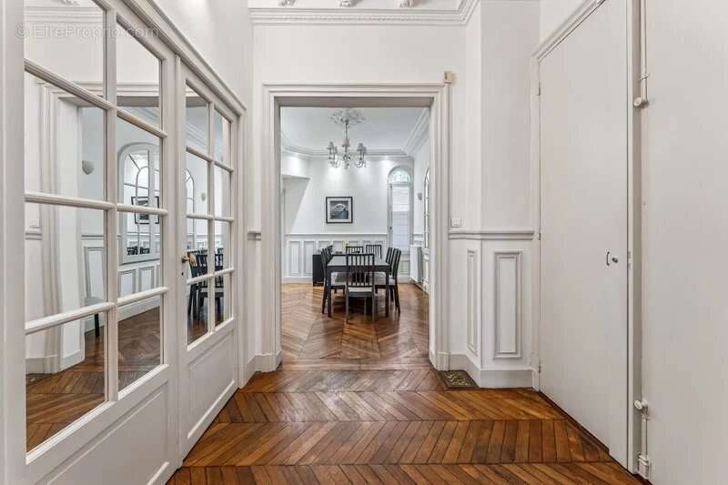Appartement à NEUILLY-SUR-SEINE