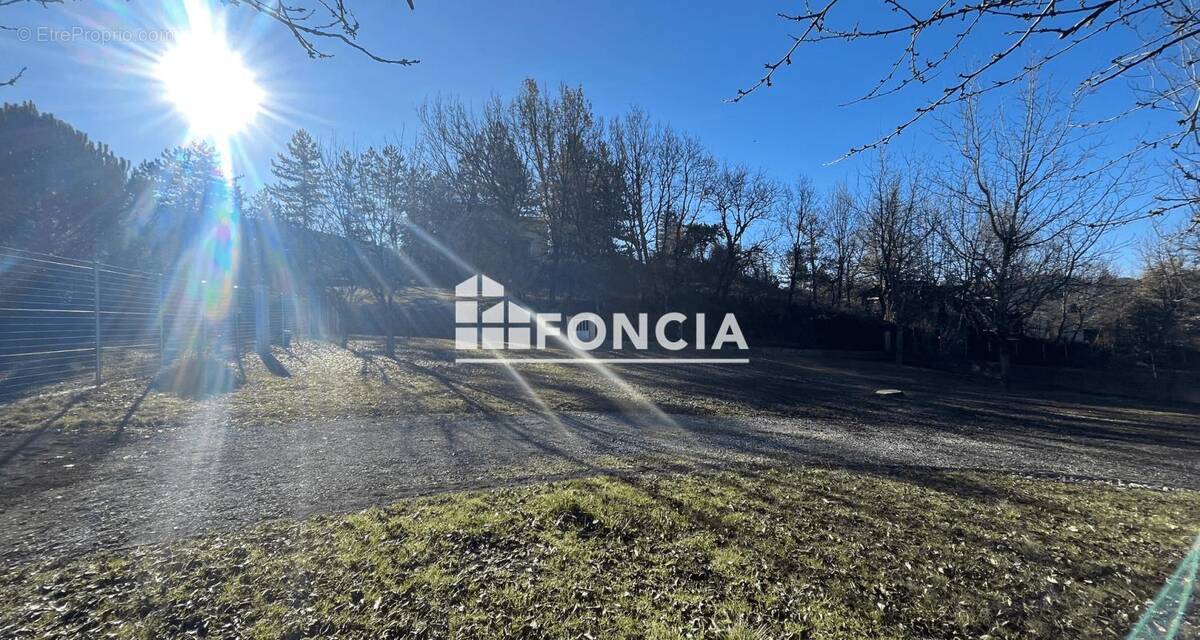 Terrain à LE BRUSQUET