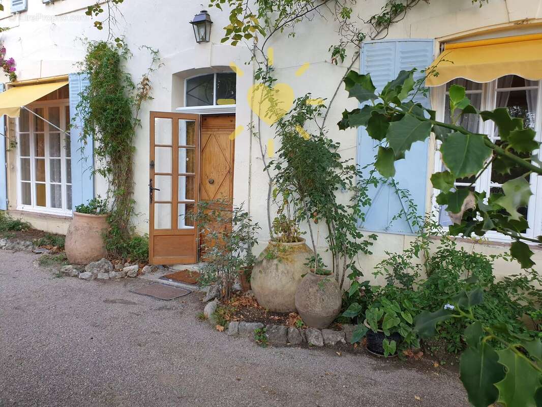 Bastide provencale renovee au calme accessible a pied du village - photo 10