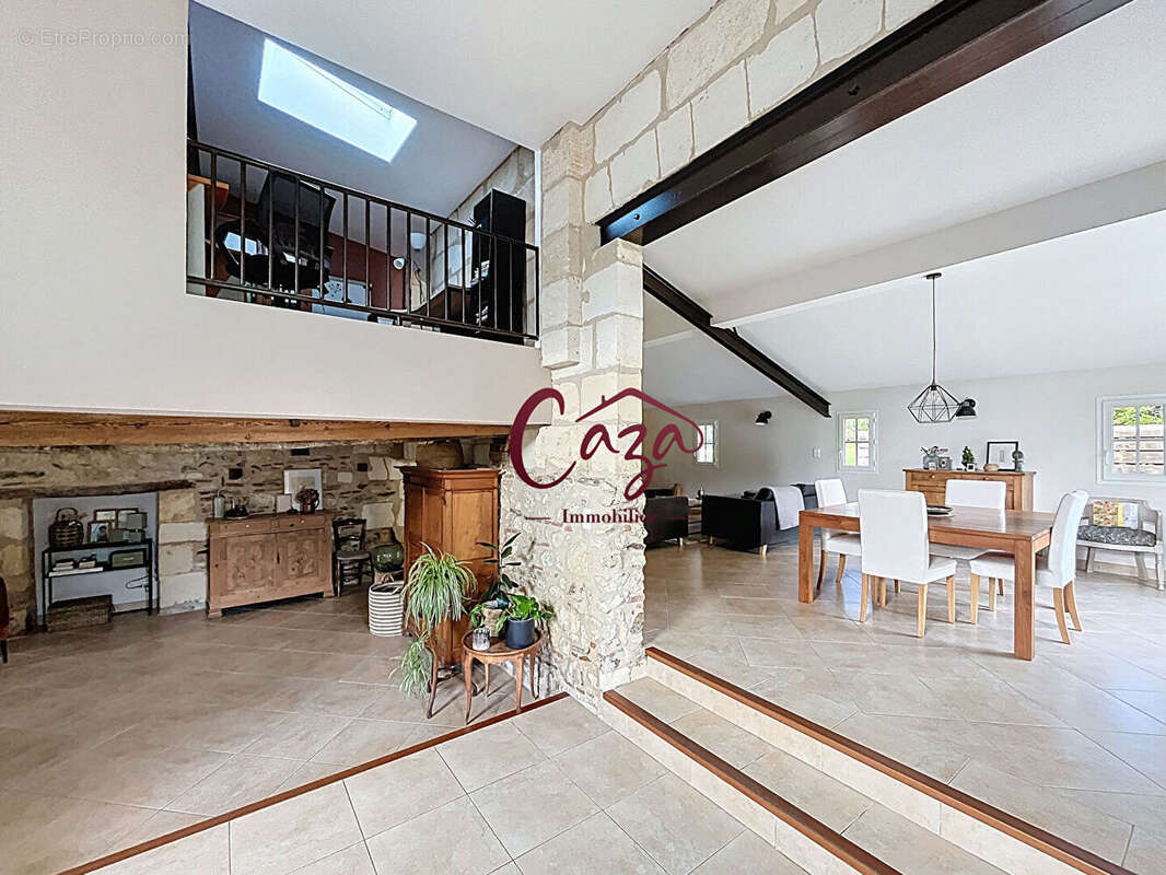 Maison à CAMBLANES-ET-MEYNAC