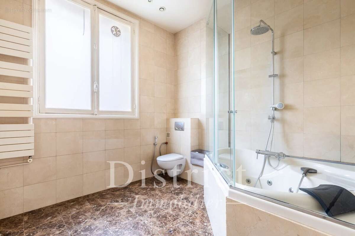 Appartement à PARIS-7E
