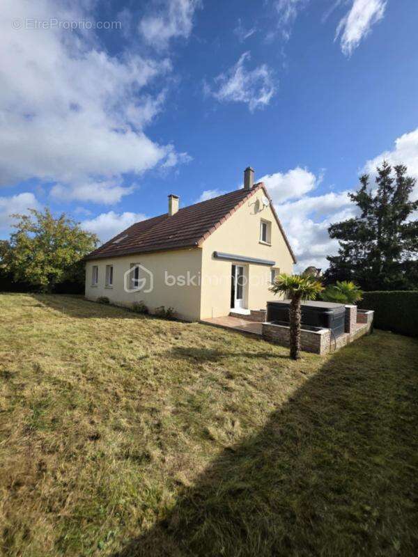 Maison à SAINTE-GAUBURGE-SAINTE-COLOMBE