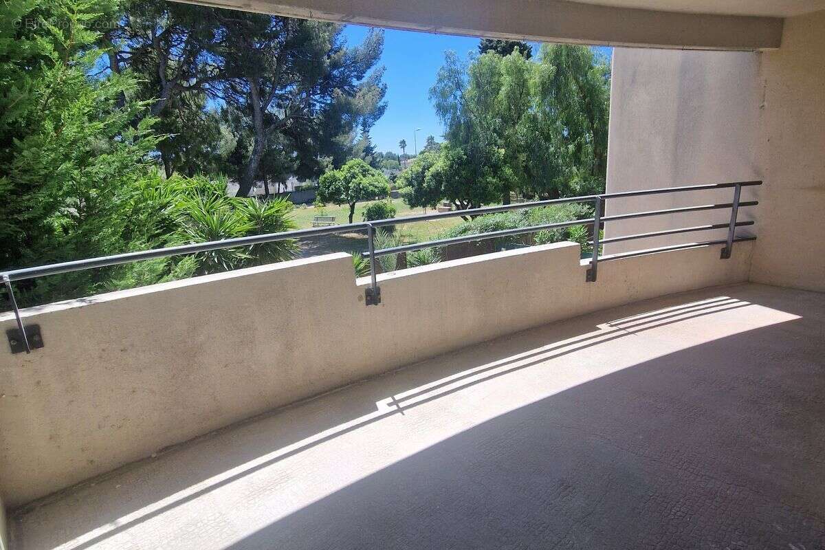 E3477A013L T3 rénové de 72.14m² avec large terrasse de 14m² quartier les matagots - photo 2