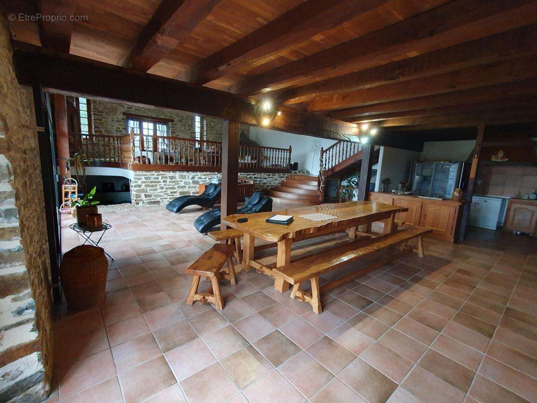 Maison à SAINT-YRIEIX-LA-PERCHE