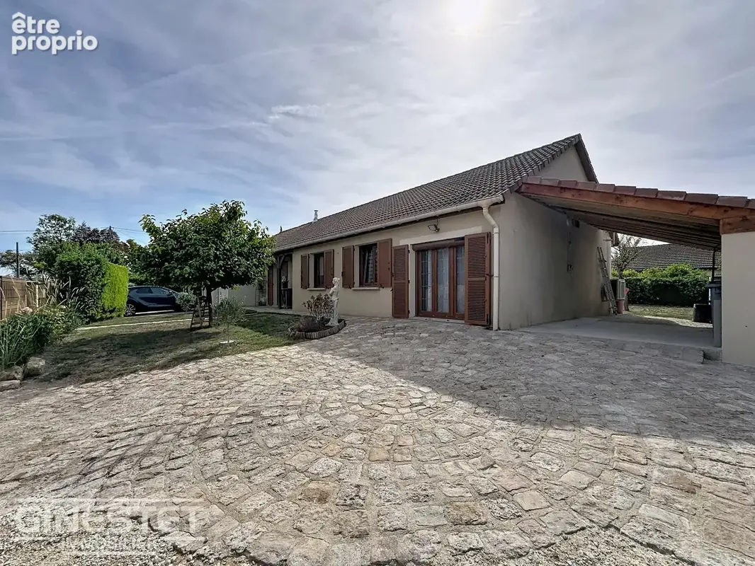 Saint lyé - maison t6 renovée avec jardin et double garage - photo 2