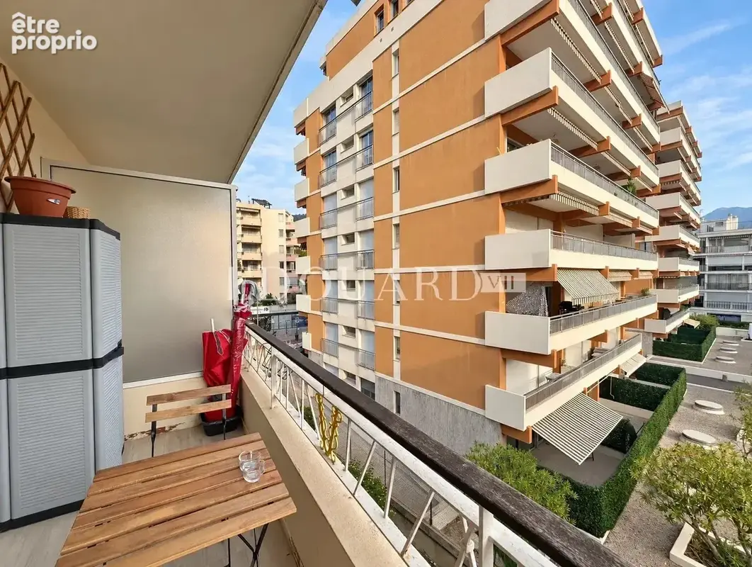 Sur la commune de Roquebrune Cap Martin, en exclusivité petit trois pièces avec balcon et belle vue dégagée - photo 6