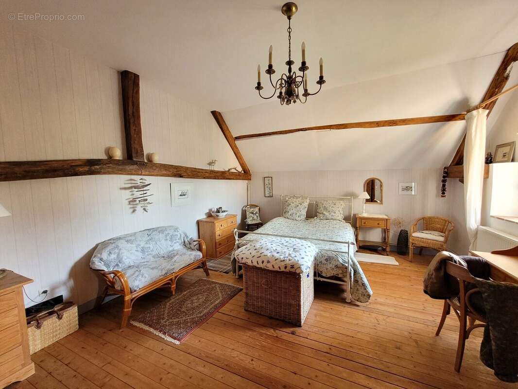 Maison à LA CHAPELLE-MONTLIGEON