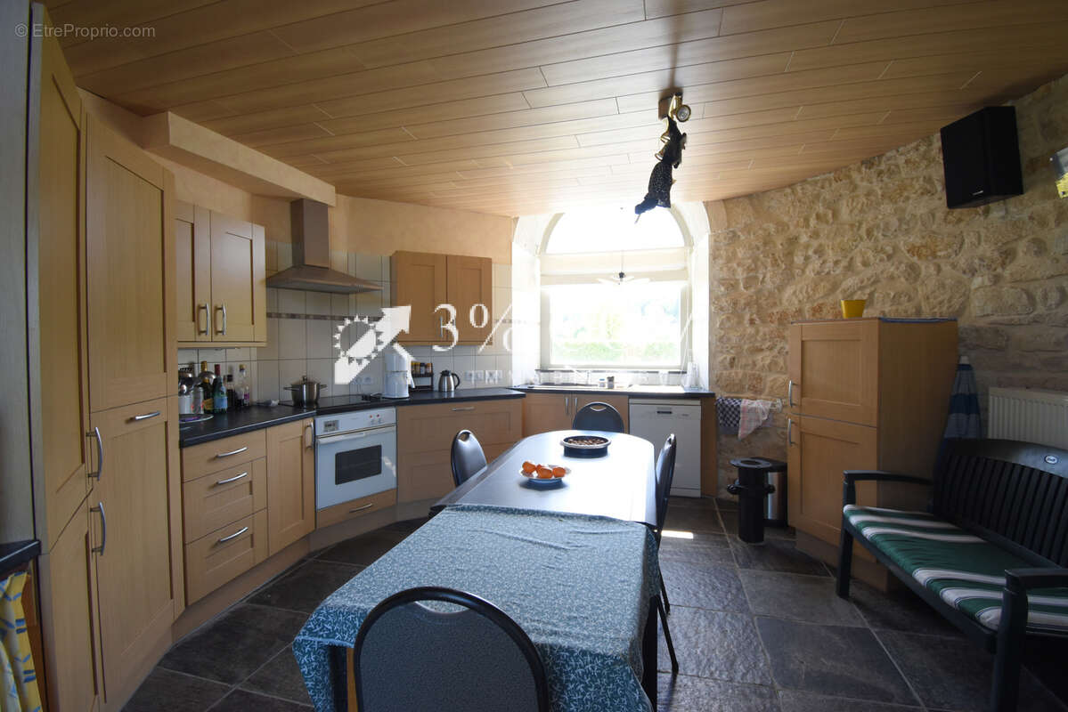 Maison d'exception dans un ancien château d'eau historique de 188 m2 avec 3 chambres, 2 salons, garage sur 1 7 - photo 4