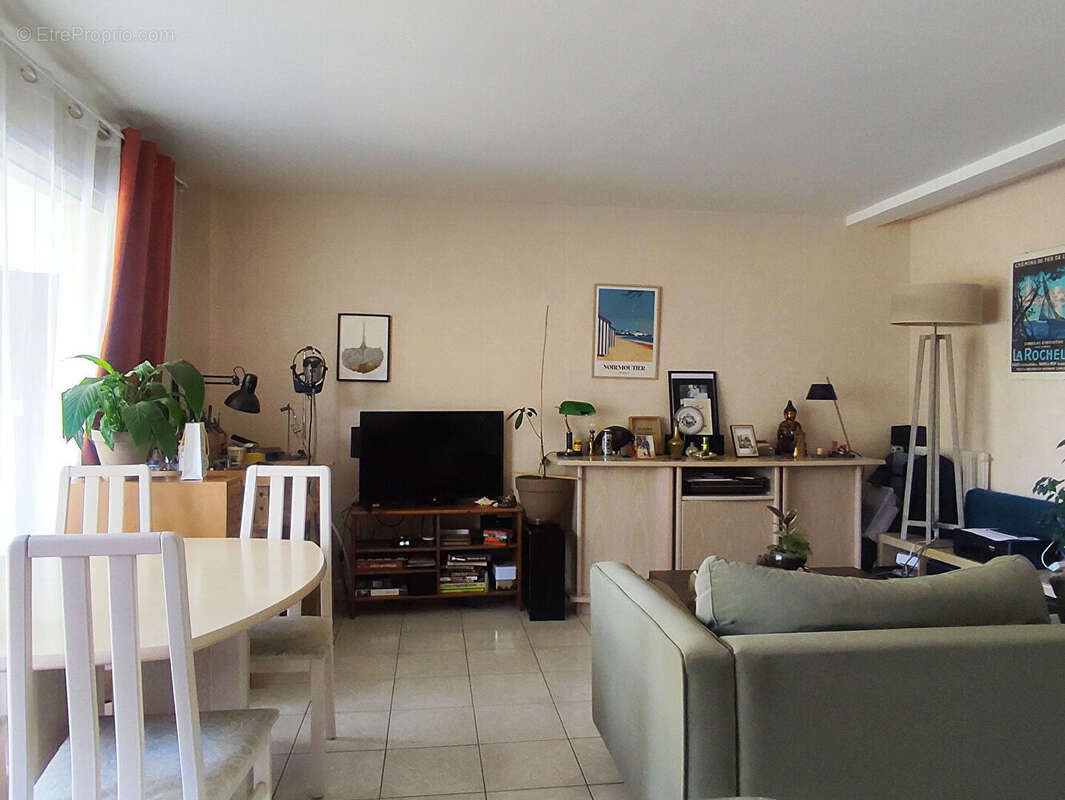A VENDRE - LA ROCHELLE - Appartement 2 pièces - Terrasse - Parking - Cave - photo 3