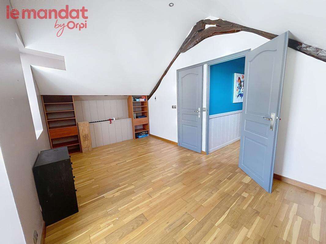 Appartement à JUZIERS