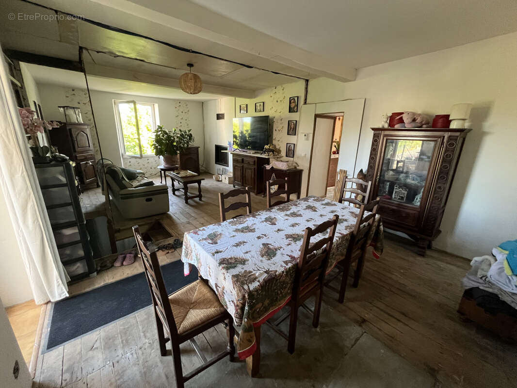 Maison sur 2 niveaux avec jardin, dépendance de 80 m2 et beaux volumes   Fumel - photo 8