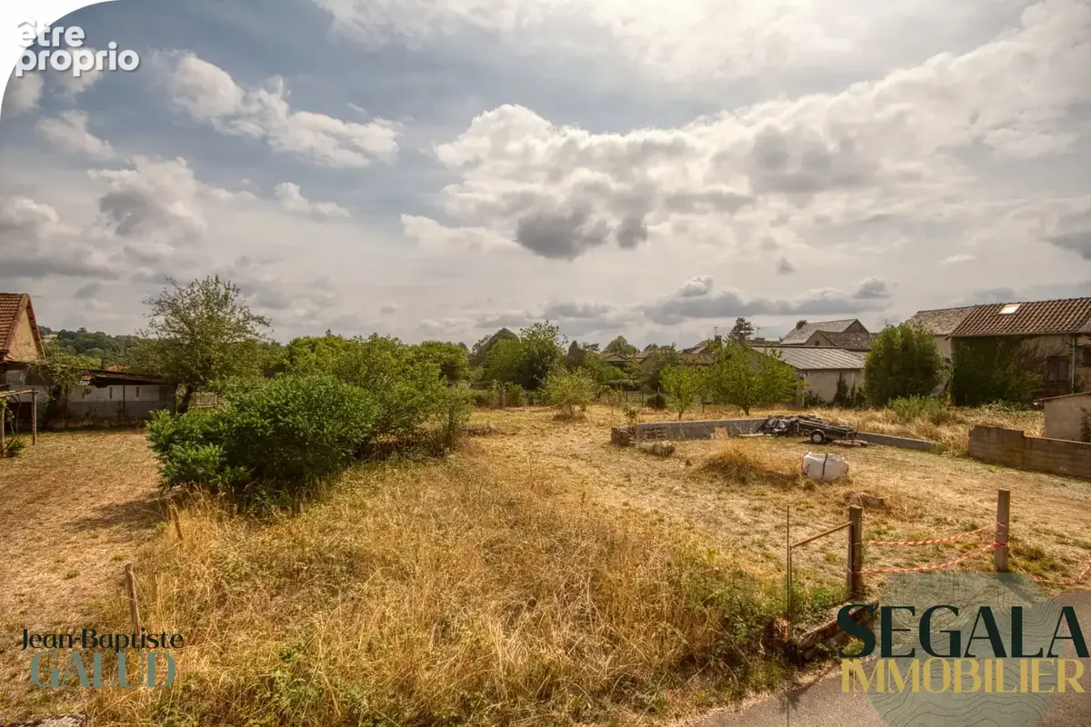 Maison à rénover   250 m2 au sol, cour et jardin constructible - photo 13