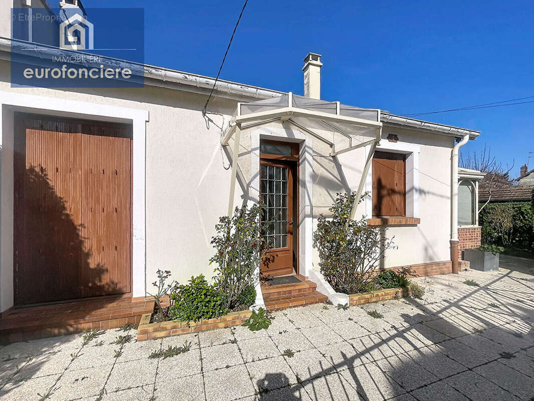 Maison à SAINT-JULIEN-LES-VILLAS