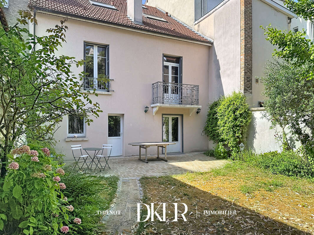 Reims   Élégante maison de caractère avec jardin, garage double et dépendance   À 45 min de Paris en TGV - photo 2