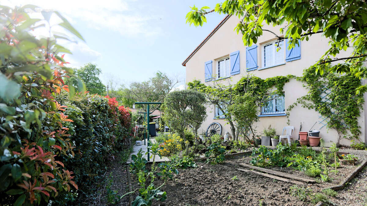 Maison à PESSAT-VILLENEUVE