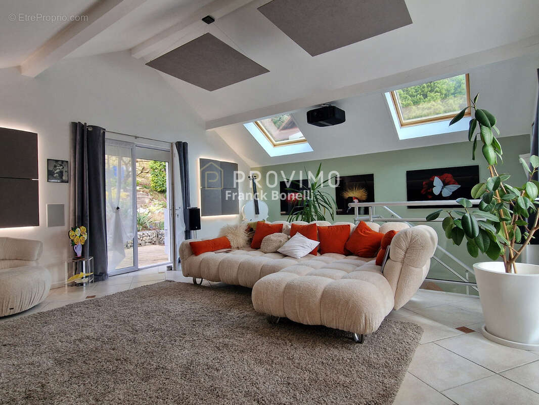 Maison de caractère, 4 chambres, garage, terrasse et jardin, en parfait état - photo 3