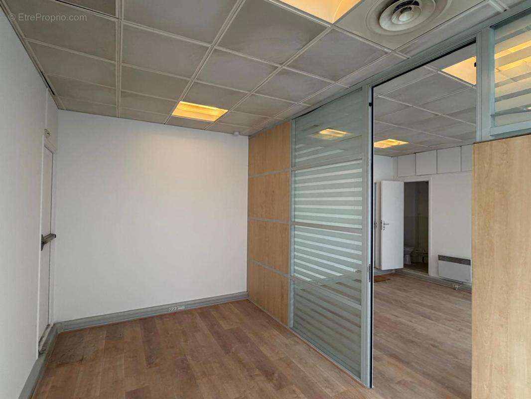 Commerce à PARIS-17E